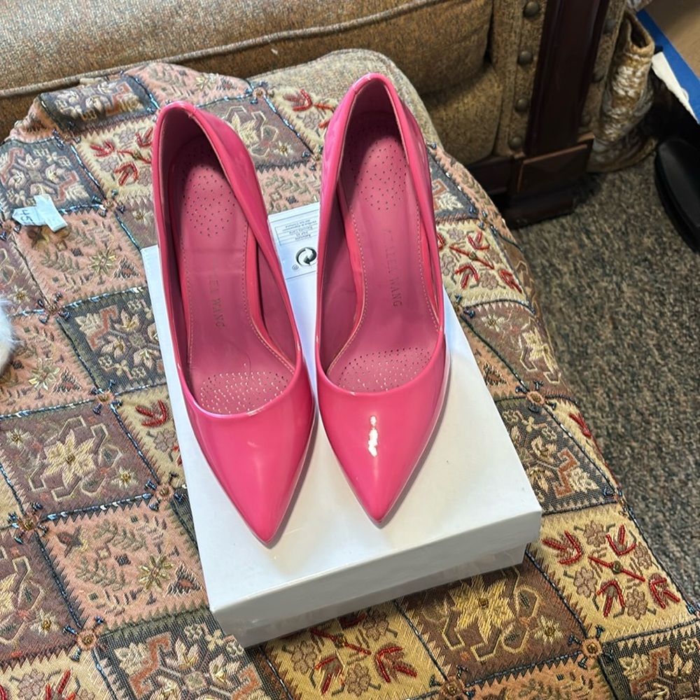 Beautiful bubblegum pink patent leather pumps